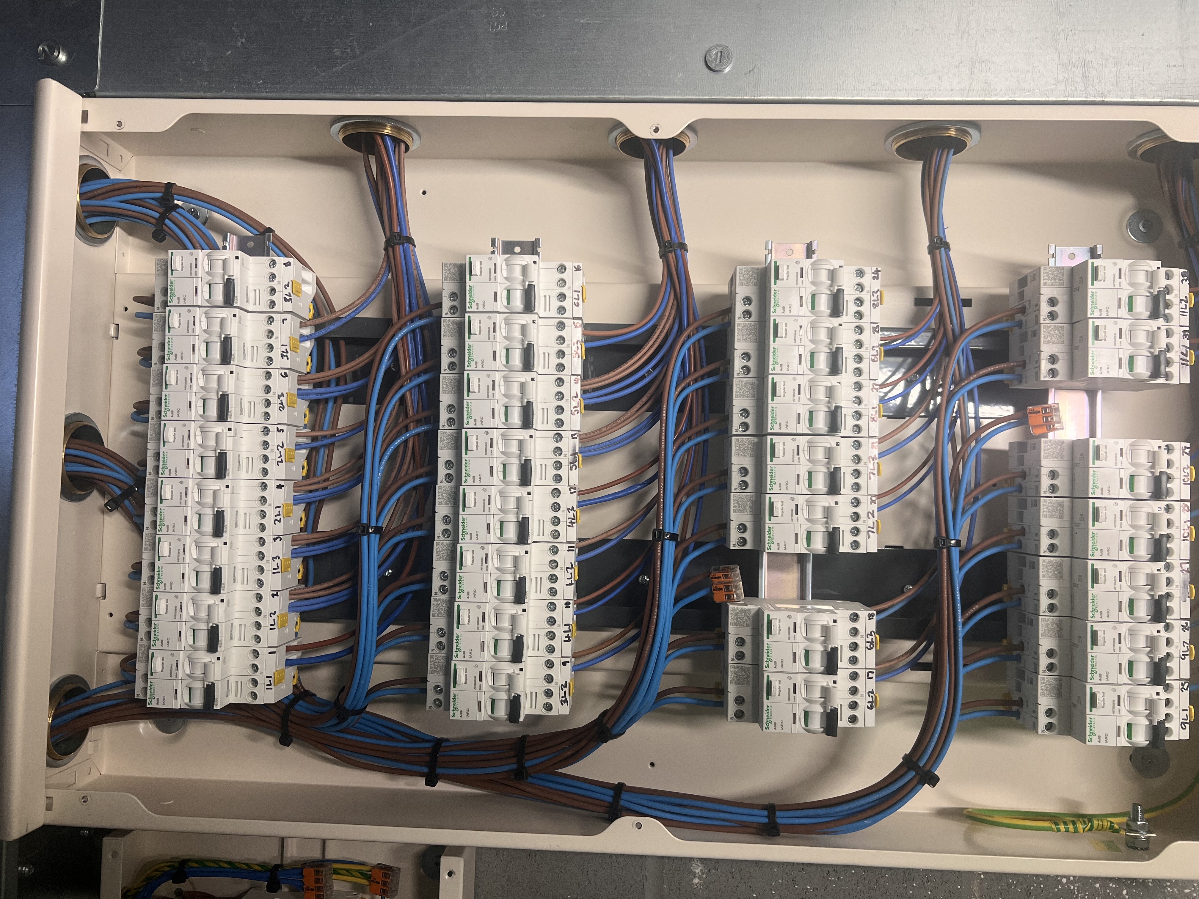 emergency electrician Southport